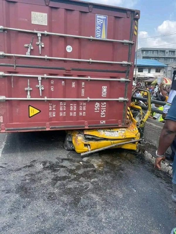 Container Crushes Nine Bus Passengers to Death in Lagos